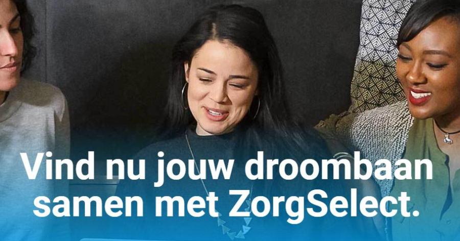 3 dames kijken naar laptopscherm